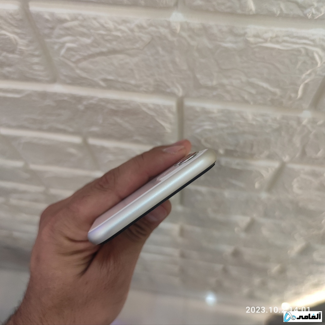 گوشی موبایل اپل مدل iPhone 11 حافظه ۱۲۸ گیگ باتری ۸۰٪ (کارکرده)
